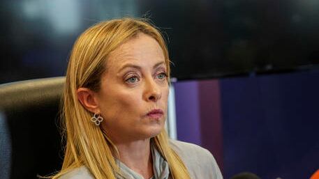 "Vergogna, chieda scusa". Meloni striglia Letta sulla Polonia
