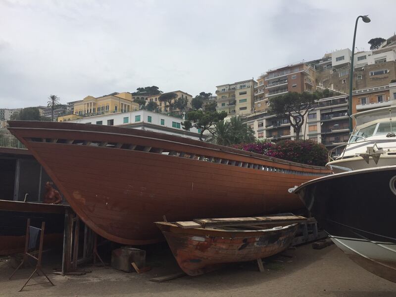 Napoli, il porto e il quartiere Mercato 17