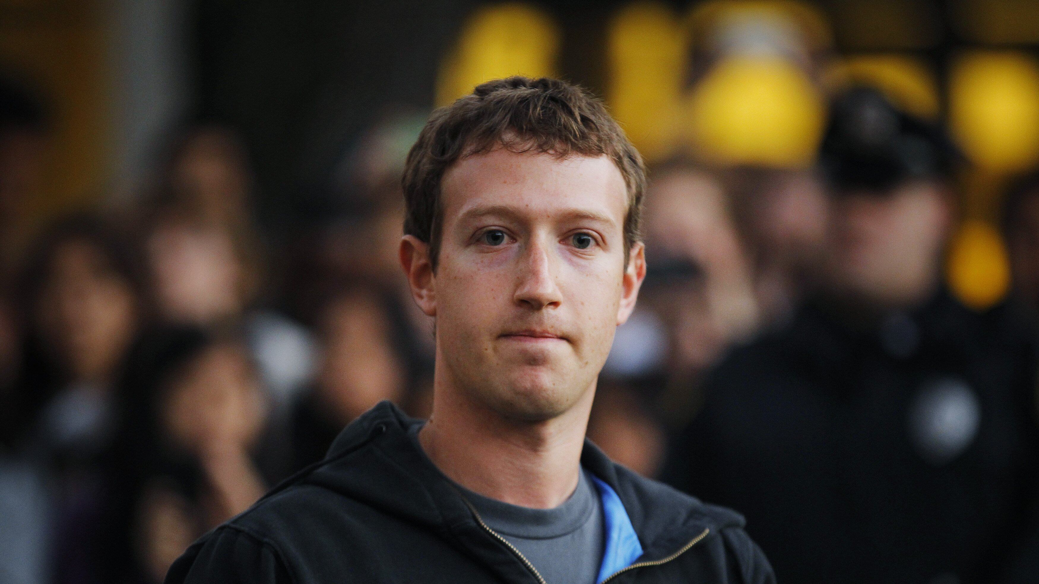 Facebook non funziona in tutto il mondo: l'ironia degli utenti su Twitter