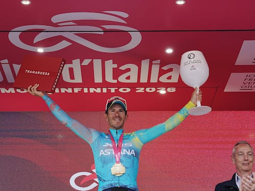 La prima volta di Ballerini che resta in piedi nonostante la pioggia