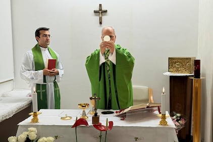 A handout picture, provided by Vatican Media Press Office, shows Pope Leo XIV celebrating Mass in the hall set up on the 10th floor of the Gemelli Polyclinic, Rome, 16 October 2026. ANSA/Vatican Media Press Office +++ ANSA PROVIDES ACCESS TO THIS HANDOUT PHOTO TO BE USED SOLELY TO ILLUSTRATE NEWS REPORTING OR COMMENTARY ON THE FACTS OR EVENTS DEPICTED IN THIS IMAGE - NO ARCHIVING - NO LICENSING - NPK +++