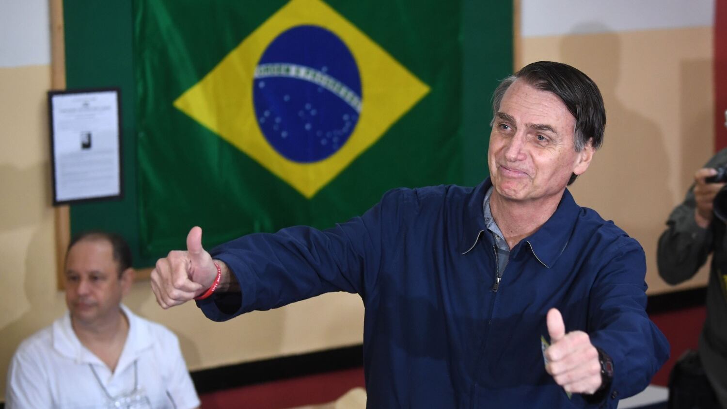 Brasile, Bolsonaro liberalizza la vendita di armi ai cittadini