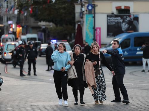 Una donna kamikaze in pieno centro. L'inferno a Istanbul: "6 vittime e 81 feriti". Non ci sono italiani
