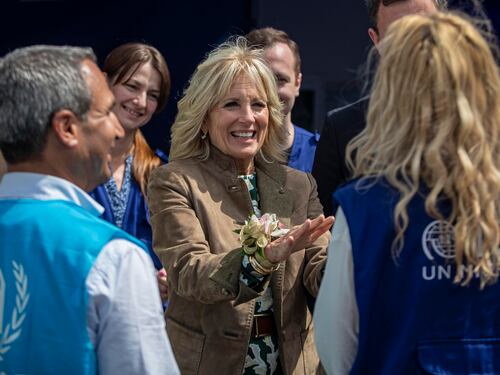 Jill Biden da Olena Zelenska. L'incontro a sorpresa tra first lady
