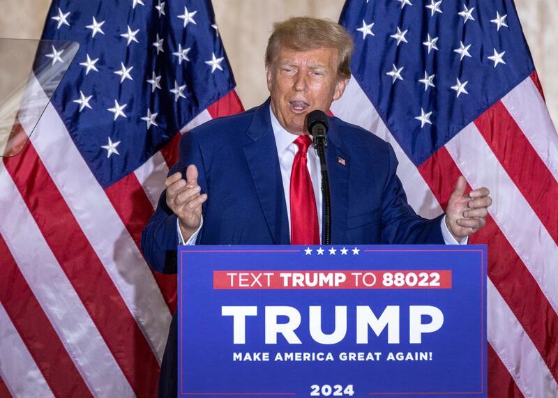 Trump, strategia della vittima. "Il crimine? Difendere gli Usa". Il suo popolo sembra stanco