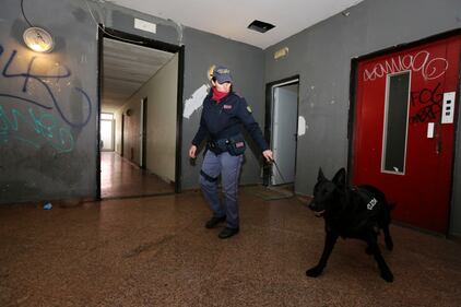 Milano, sgomberato il residence Cavezzali 7