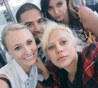 Lady Gaga senza trucco e in reggiseno su Instagram 1