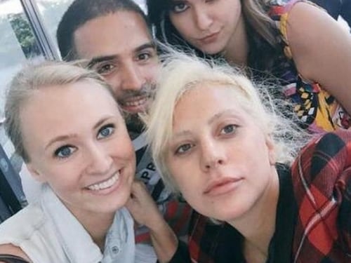Lady Gaga senza trucco e in reggiseno su Instagram
