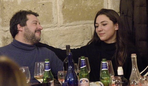 Matteo Salvini con la fidanzata Francesca Verdini in un ristorante di Bari 1