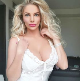 Francesca Cipriani topless sui social  8