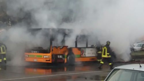 Milano, un bus in fiamme in via Rombon 12
