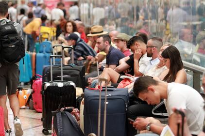Grande affluenza alla  stazione centrale di Milano per il primo week-end di agosto  9