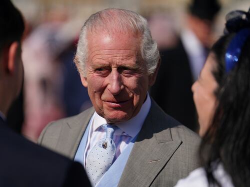 "Sono io il Re, non tu". Carlo rimette a posto il principe William. Cosa sta accadendo in casa Windsor