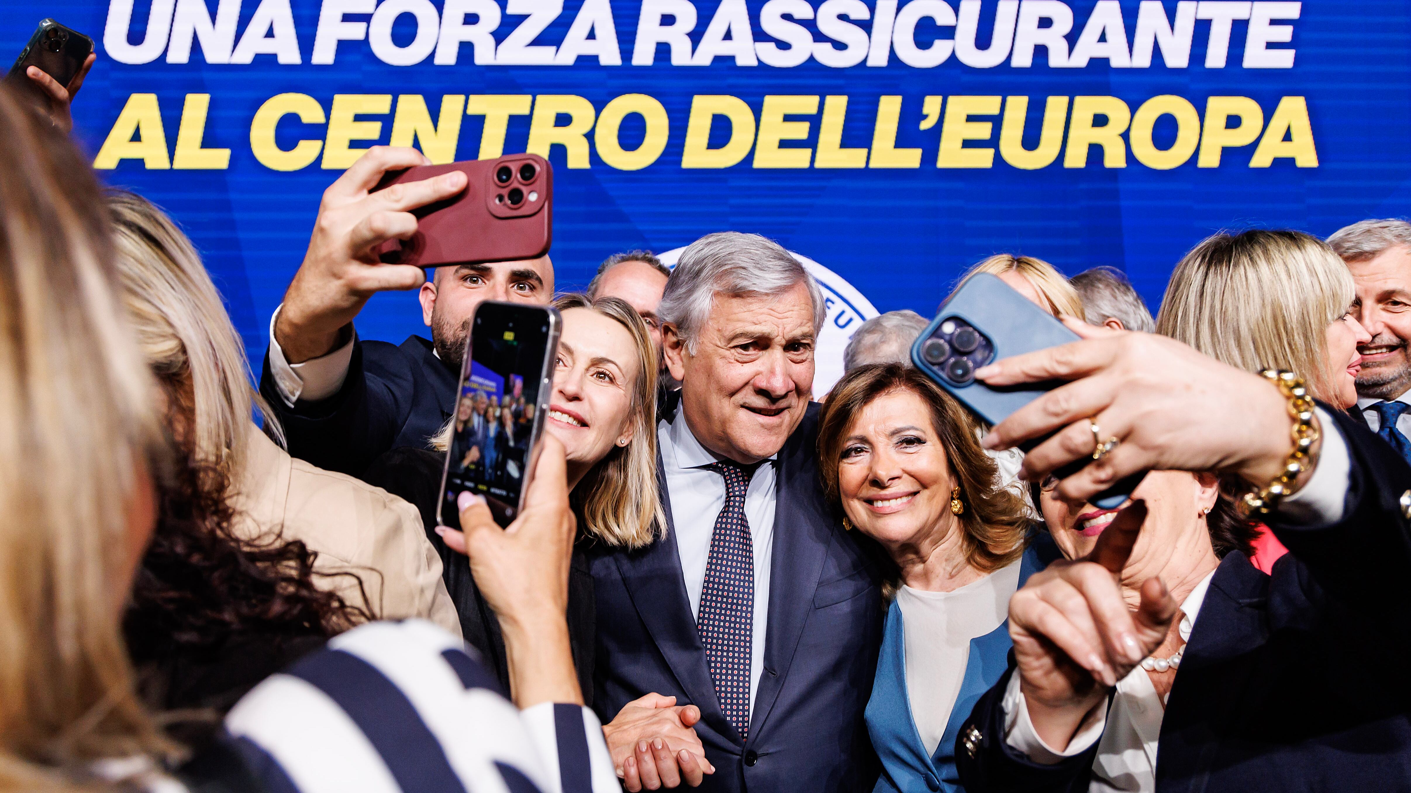 La campagna di Forza Italia sulle note dei Ricchi e Poveri: "Noi l’unico partito del Ppe"