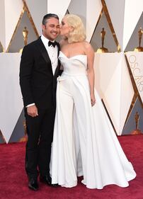 Lady Gaga agli Oscar 2016: foto 11