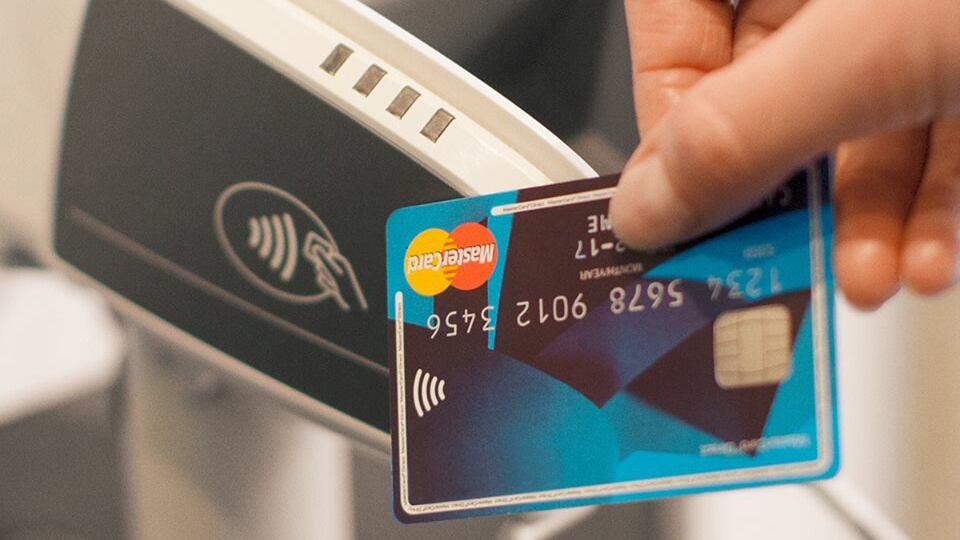 Occhio alla carta, cambia tutto con il cashback: come si usa al supermercato.