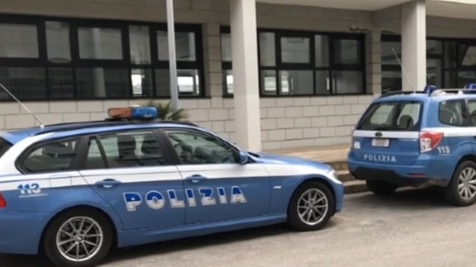 Brindisi, minori arrestati per tentata rapina: coetanei li acclamano