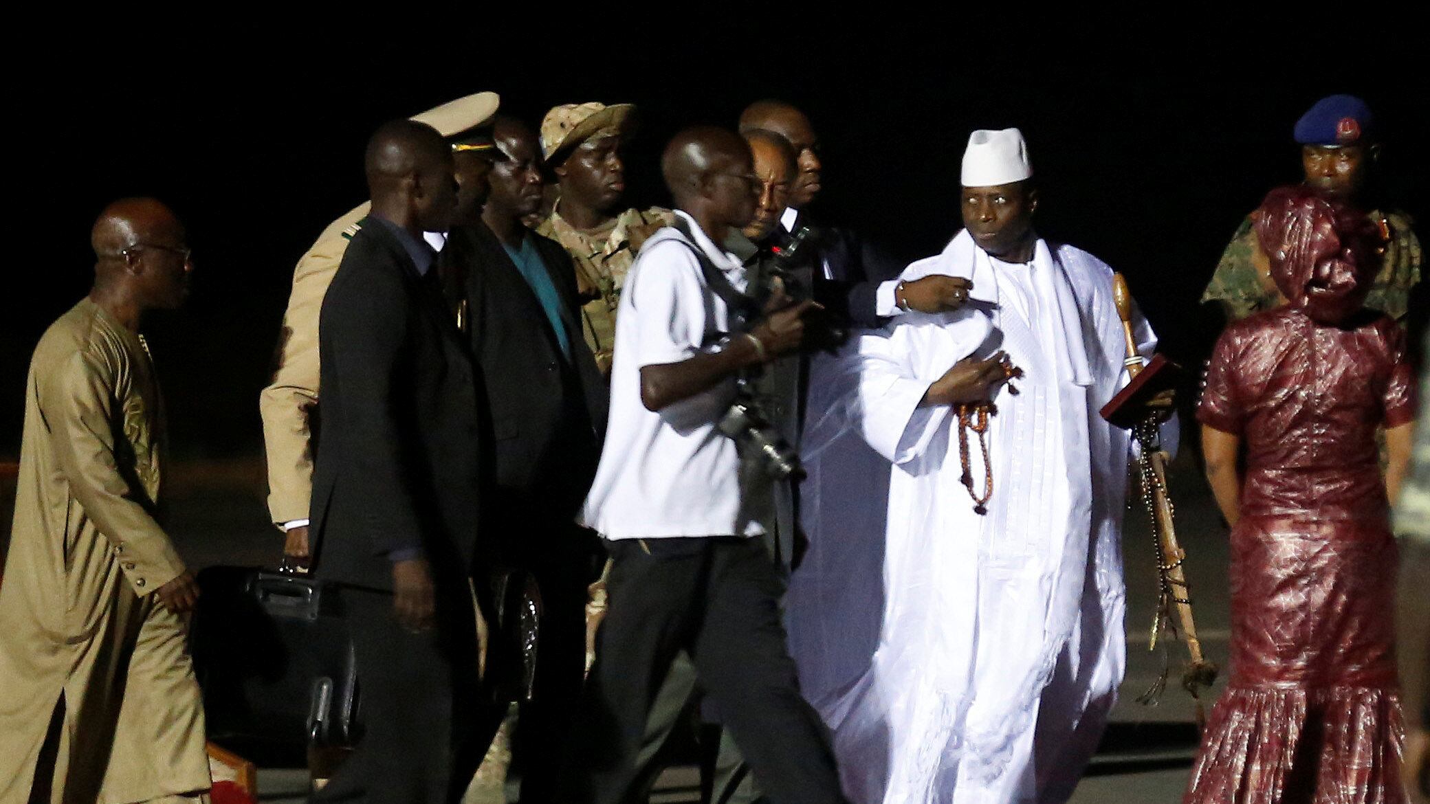 Gambia, il dittatore fugge con la cassa dello Stato