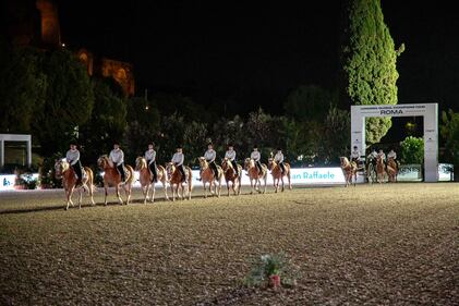 La prima esibizione del Carosello del San Raffaele al Apprezzata e applaudita la perfomance del Carosello del San Raffaele al Longines Global Champions Tour 2