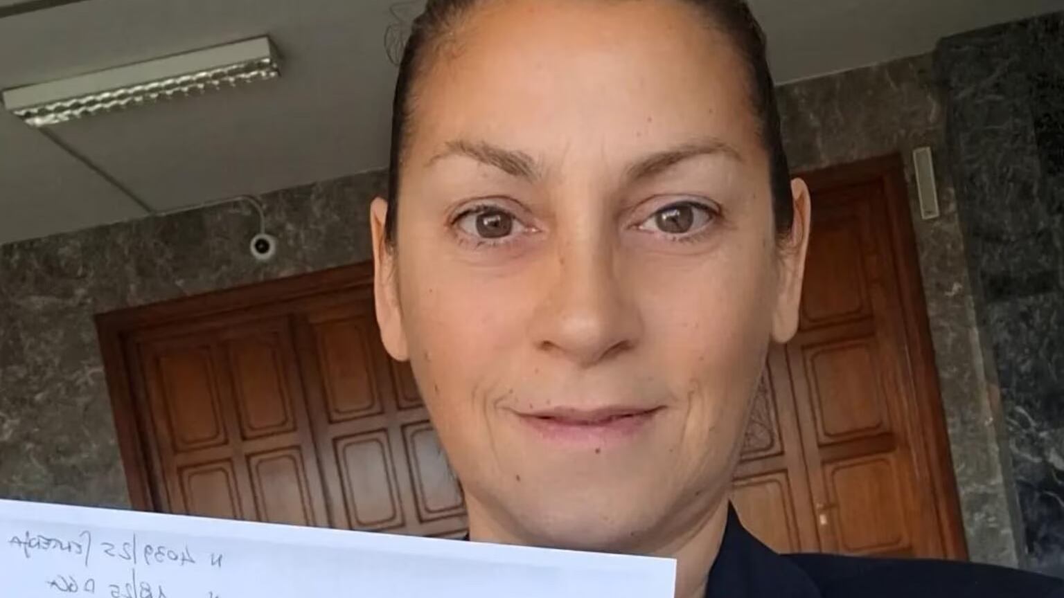 Video porno con i suoi alunni minorenni. Assolta la maestra, ora torna a insegnare