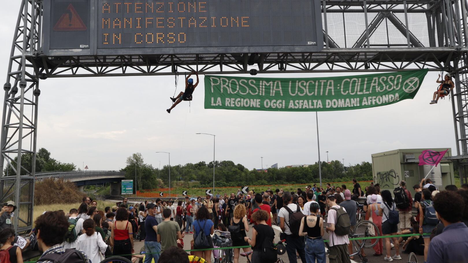 "La Regione oggi asfalta e domani affonda". Anche gli ambientalisti scaricano il Pd