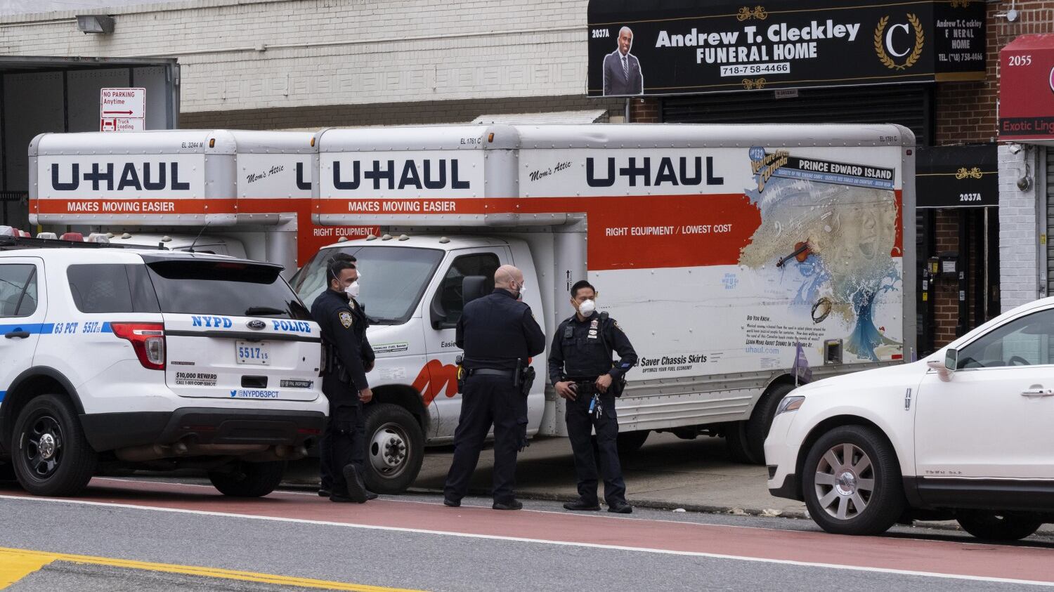 New York, scena horror: camion pieno di cadaveri