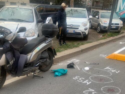 I cordoli "vietati" di Sala già causano un incidente