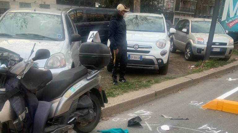 I cordoli "vietati" di Sala già causano un incidente