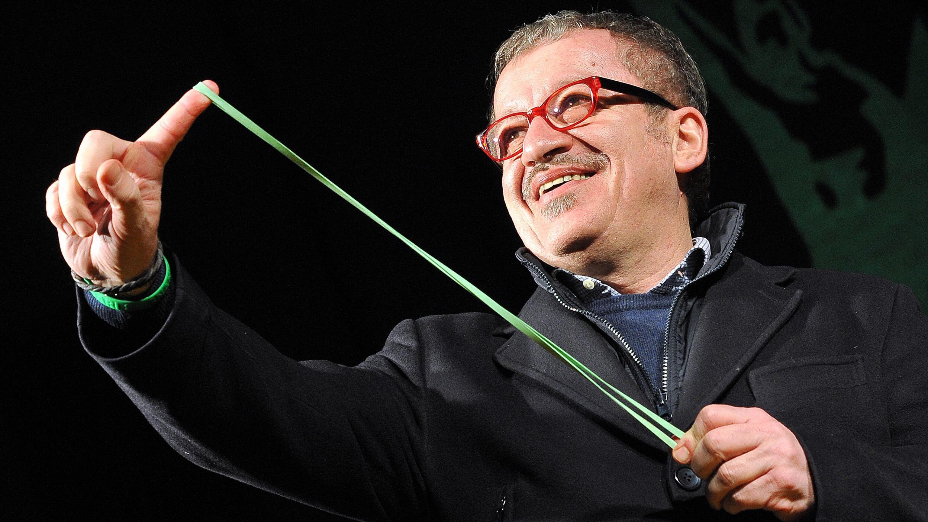 Bossi a Maroni: "Lasci o esco dalla Lega"