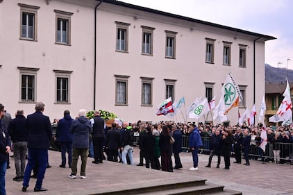 L'ultimo saluto a Umberto Bossi - FOTO 7