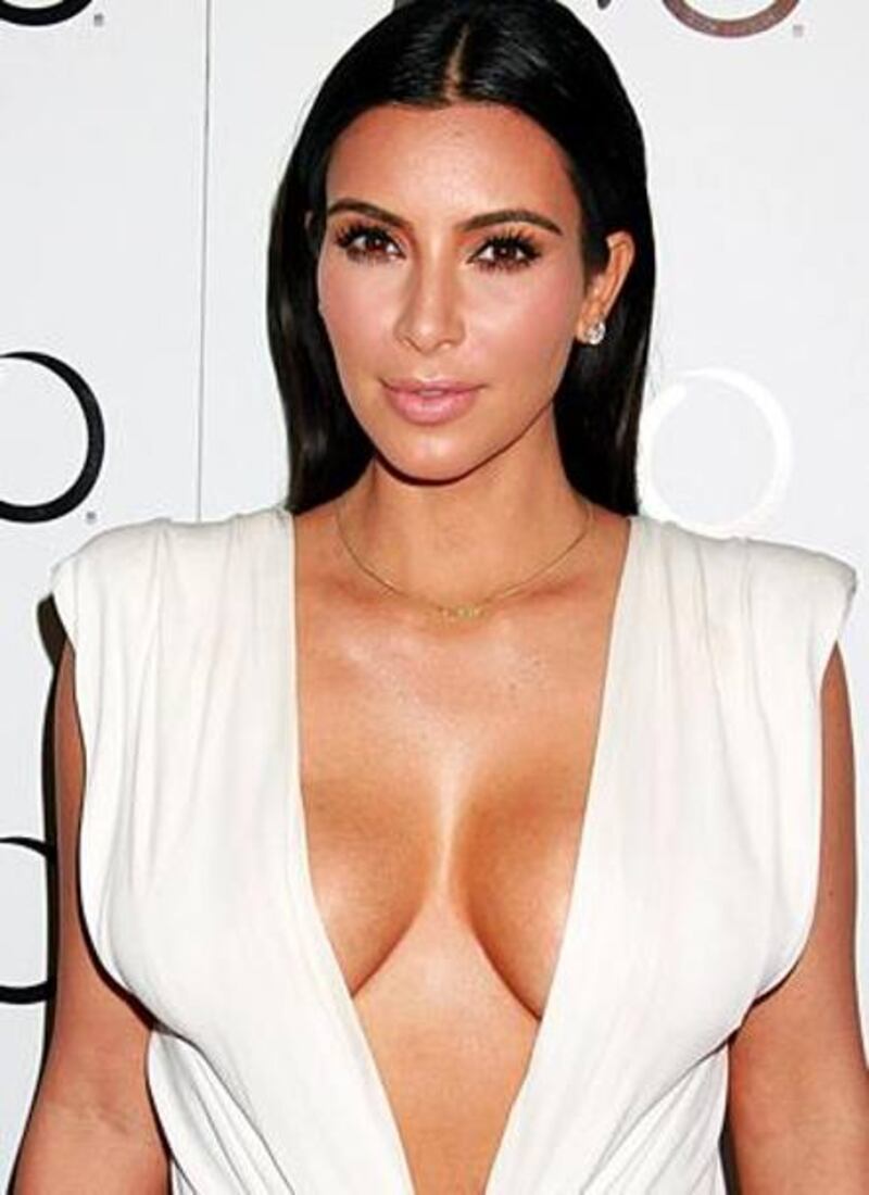 Kim Kardashian svela su Instagram il sesso del futuro nascituro 24
