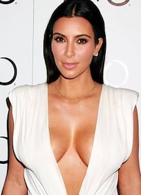 Kim Kardashian svela su Instagram il sesso del futuro nascituro 24