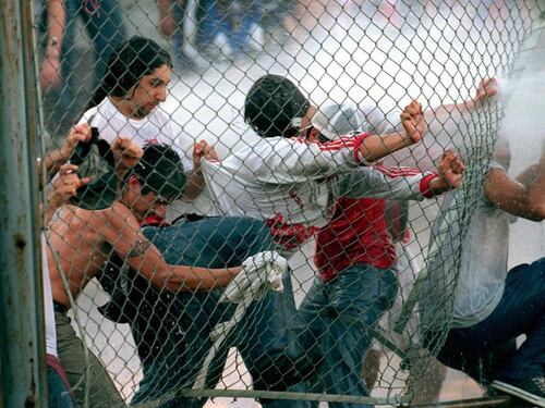 Argentina, giocatore aggredito dagli ultras avversari muore in ospedale