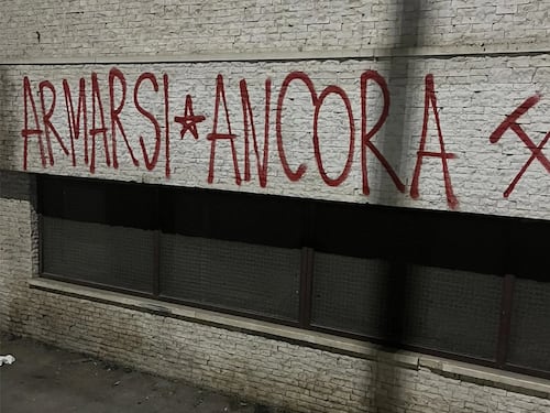 Stella a cinque punte e scritte contro le forze dell'ordine sui muri a Foggia