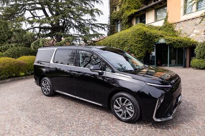Maxus Mifa9, guarda le foto 11