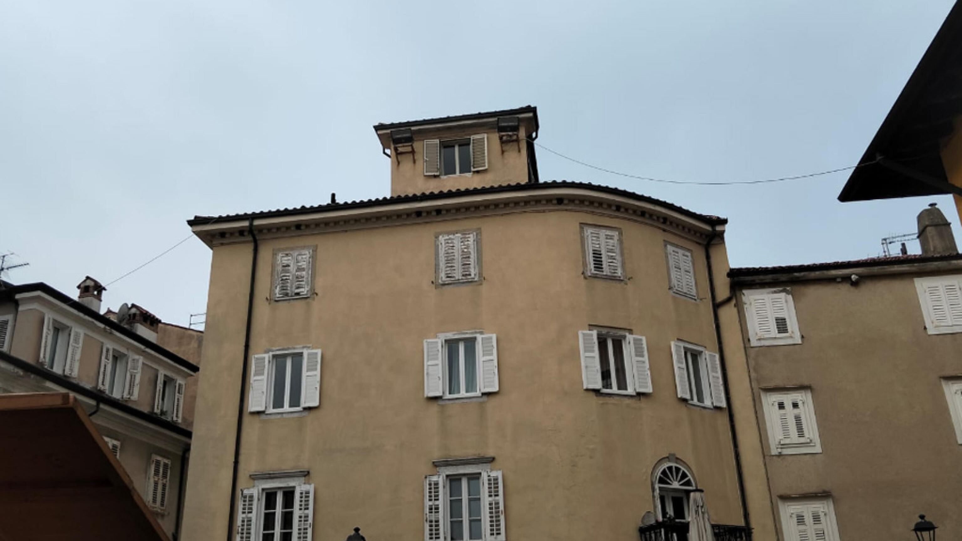 Orrore a Trieste, mamma taglia la gola al figlio di 9 anni