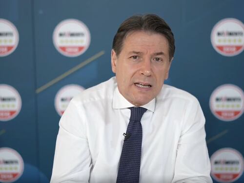 "Telefonava a Draghi". Conte infierisce su Grillo dopo il ko al voto
