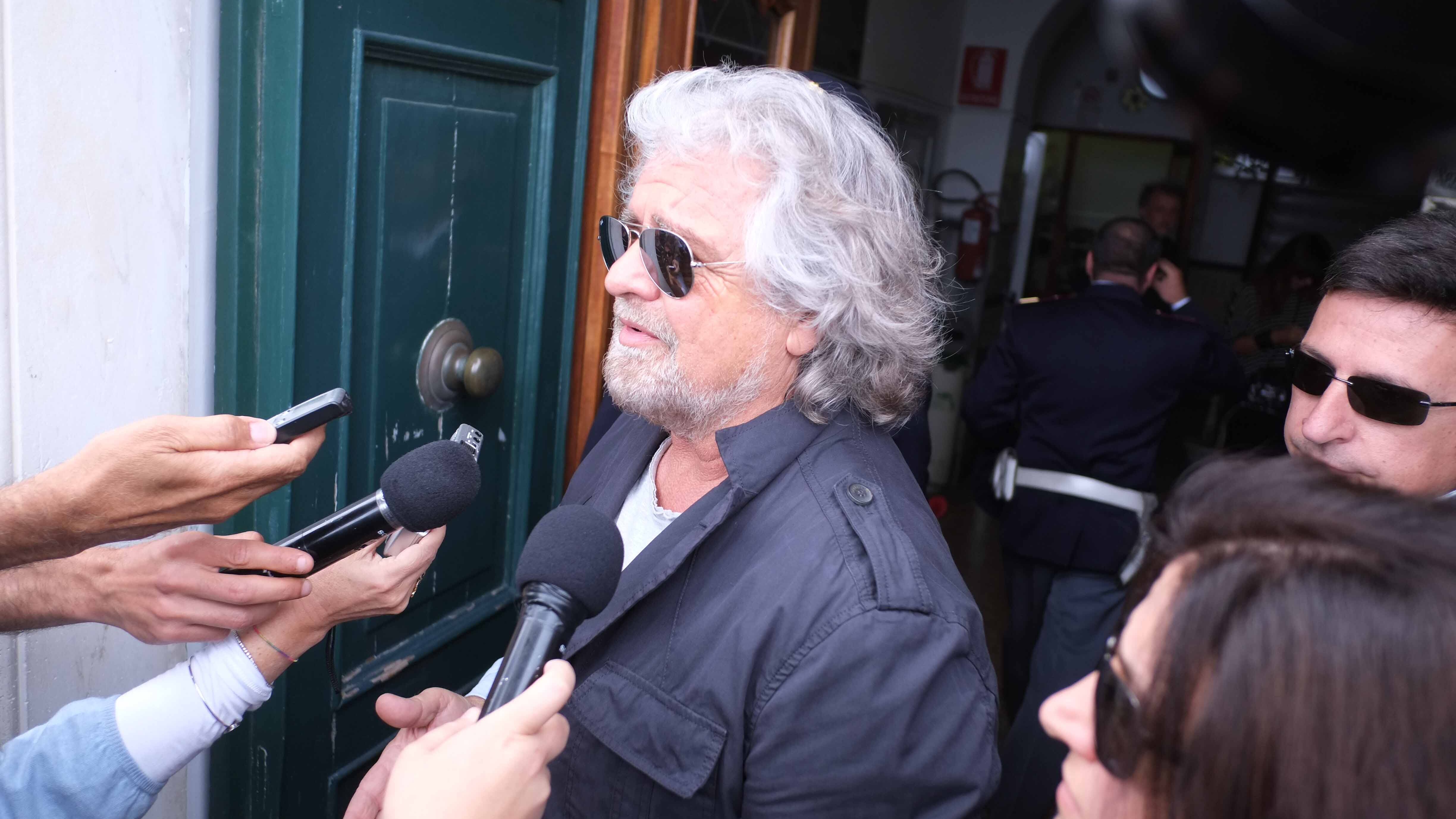Il M5S sta per scoppiare? Currò: "Grillo si dimetta" Ma lui: "È un miracolato"