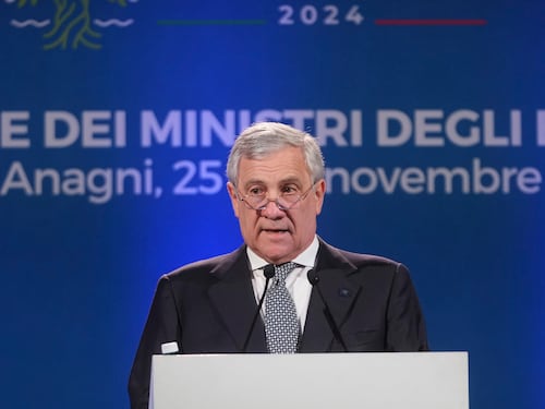 Il G7 prova a vincolare Trump. "L'Ucraina combatte per noi. Proseguiremo gli invii di armi"