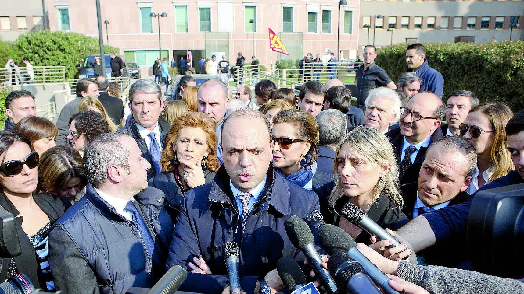 Il Pdl fa autocritica e riparte: "Pronto un nuovo partito"