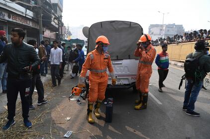Incendio divampato in una fabbrica di New Delhi,. Molti gli operai morti 8