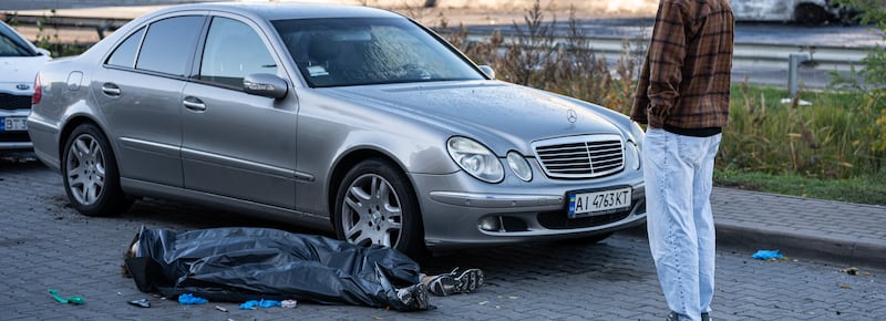 Droni russi su autostrada Kiev-Odessa, almeno 3 morti. Zelensky arriva a Oslo, al via la mediazione con Witkoff. Al tavolo anche l’Europa