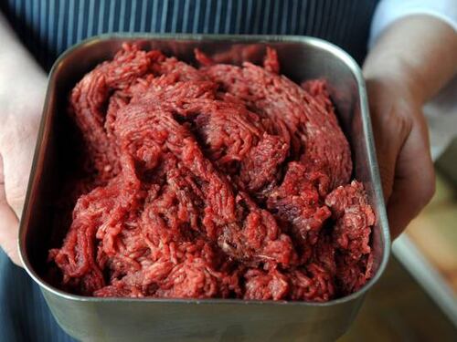 Orrore al ristorante: serviti hamburger di carne umana