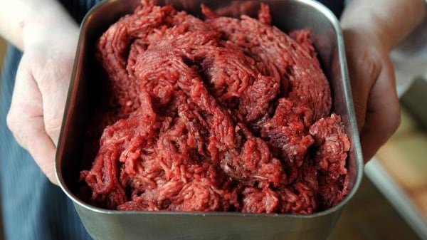 Orrore al ristorante: serviti hamburger di carne umana
