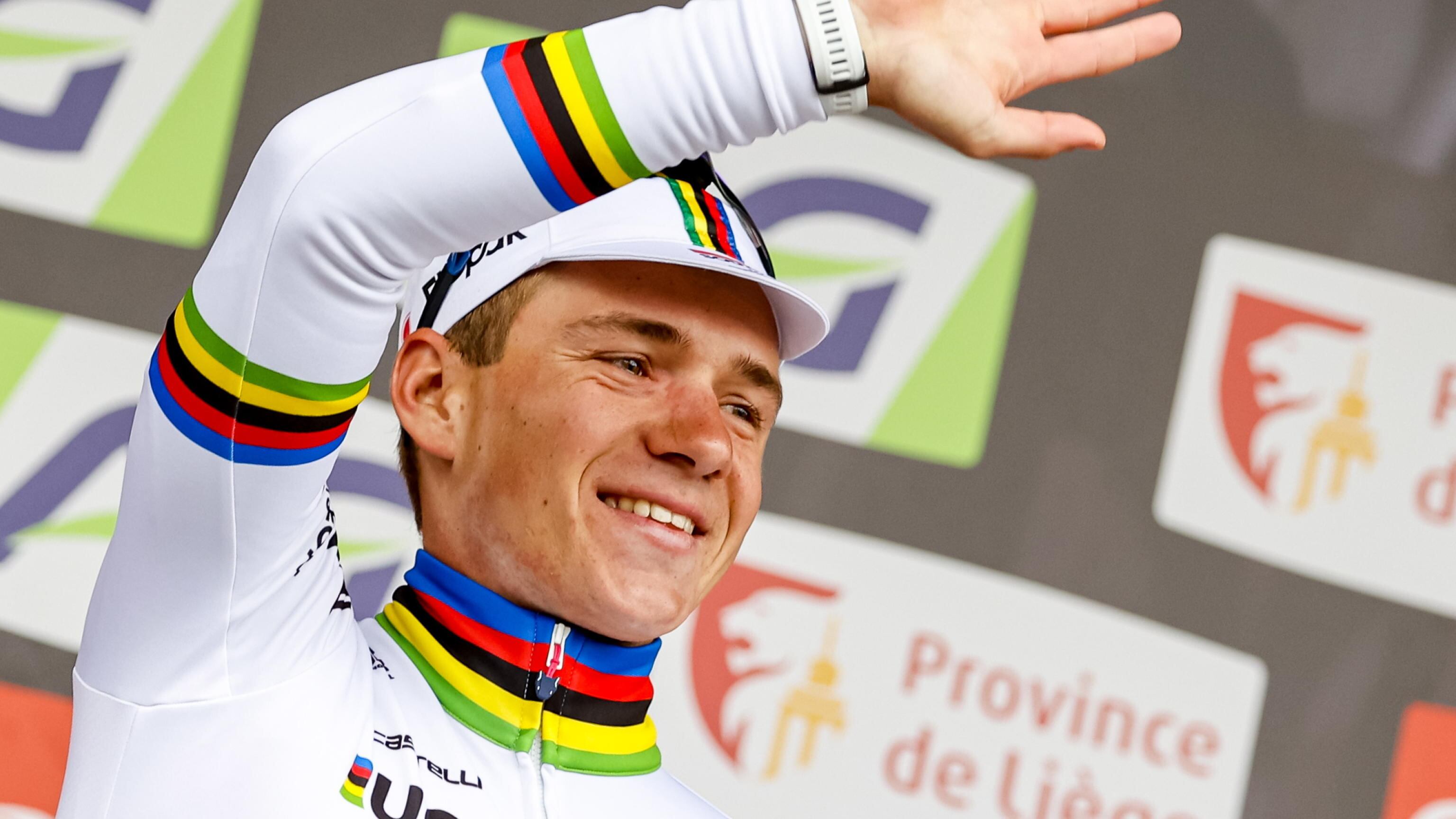 Evenepoel vince e fa il bis, Pogacar cade e si ritira