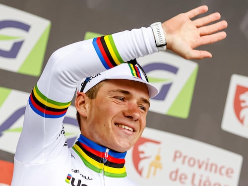 Evenepoel vince e fa il bis, Pogacar cade e si ritira
