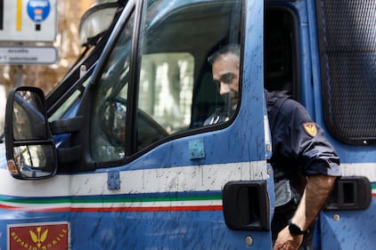 Attivisti di Ultima generazione imbrattano il ministero del Lavoro  8