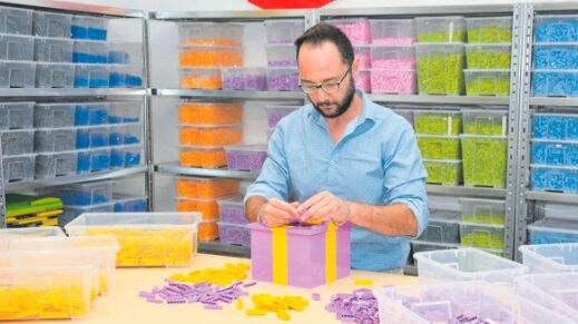 "In Italia sono l'unico scultore con il certificato della Lego"