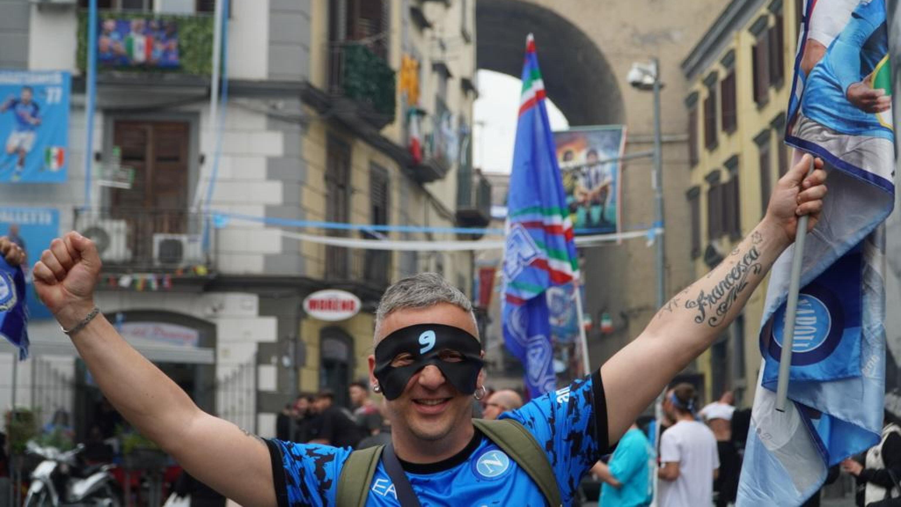 Stefano De Martino, Gigi D'Alessio, Emma e molti altri: chi ci sarà alla festa del Napoli