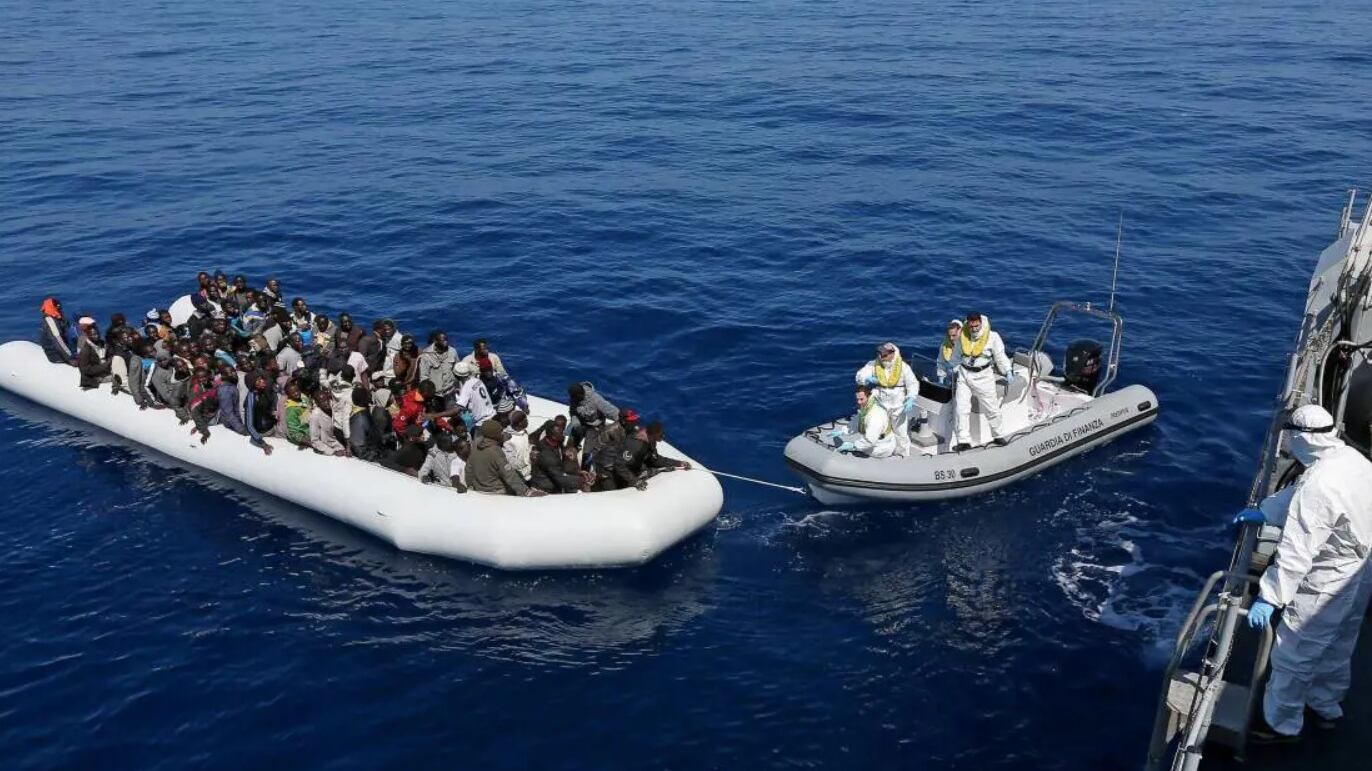 Un flusso senza sosta da Libia e Tunisia. Le Ong protestano: "Porti troppo lontani"